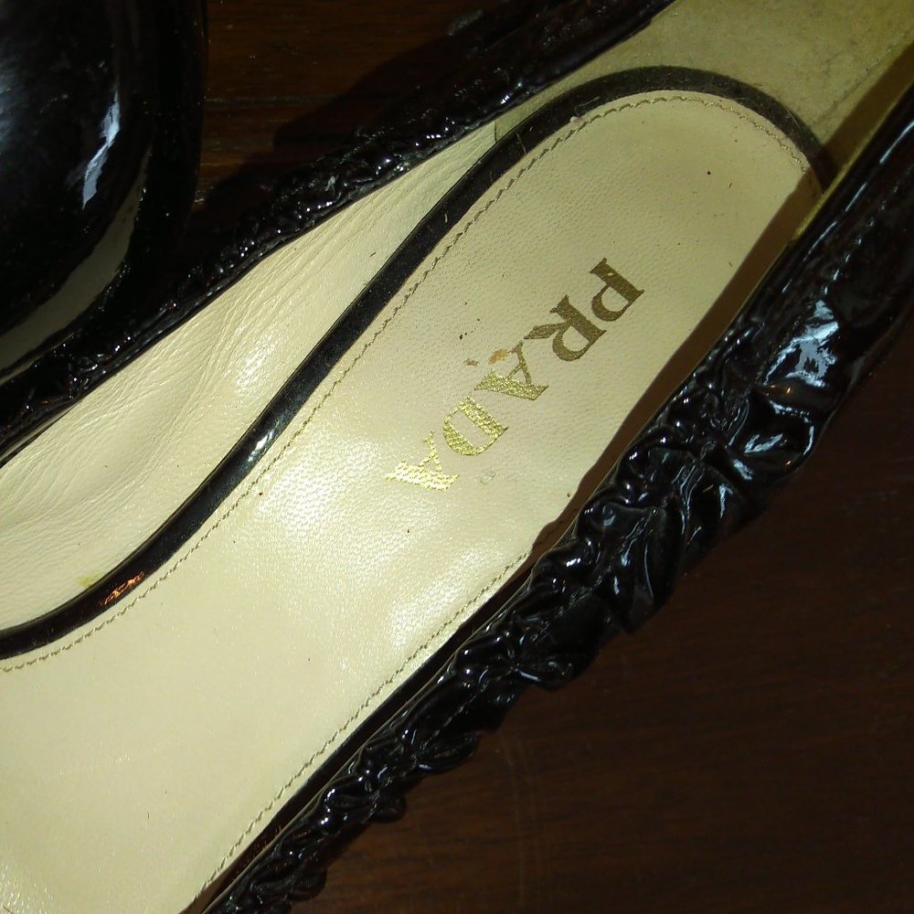 Read! 39.5 VGUC Black Prada Patent Leather Pumps - heel call out TRR - Picture 8 of 17